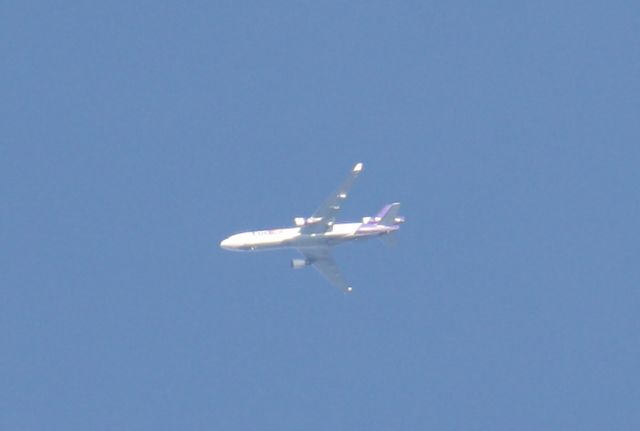 Boeing MD-11 — - FedEX Flight#128 flying over London,Ontario,CYXU,coming from Memphis Intl (KMEM) destination Lester B.Pearson,Toronto(CYYZ).A familiar site over the skies of London to the south as this beautiful plane makes its way across Lake Erie,over London,on its way to CYYZ.