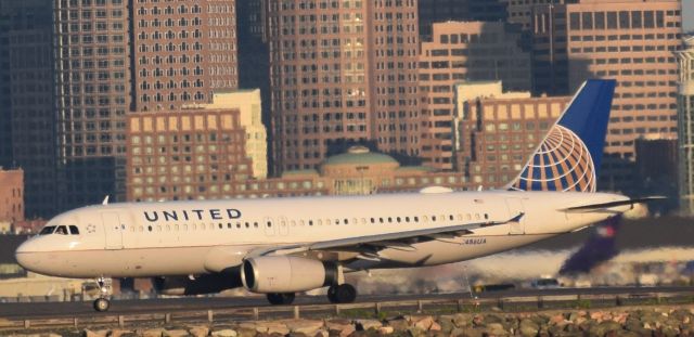 Airbus A320 (N486UA)