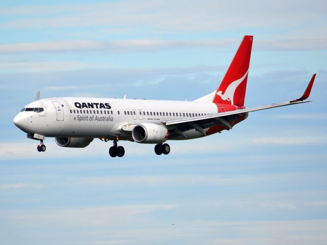 Boeing 737-800 (VH-VXT) - On short finals for runway 05. Thursday 12th July 2012.