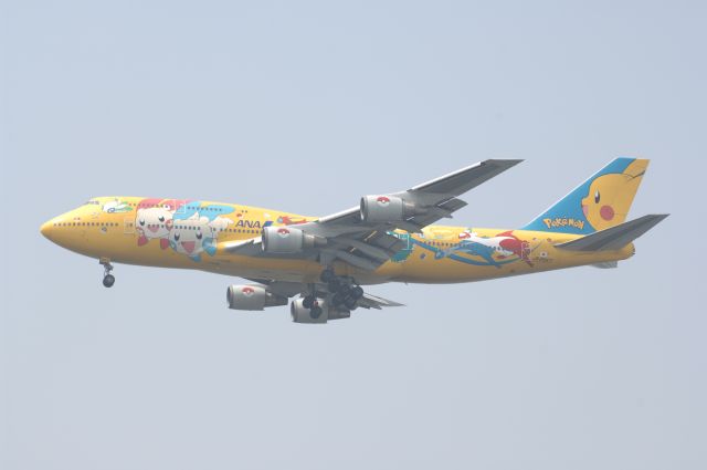 Boeing 747-400 (BON8957) - Final Approach to Haneda Intl Airport R/W16L on 2007/8/5 Pokemon c/s