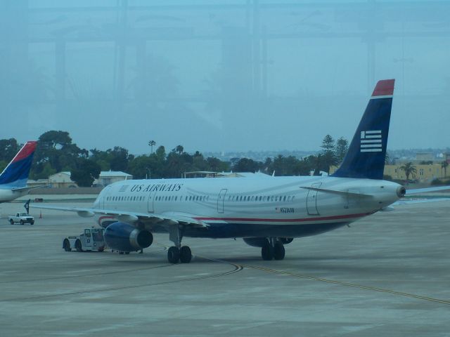 Airbus A321 (N523UW)