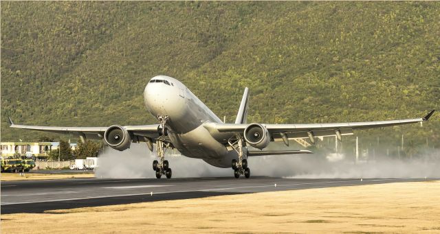 Airbus A330-200 (F-GZCK)