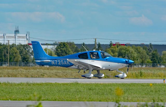 Cirrus SR-22 (N725AK)