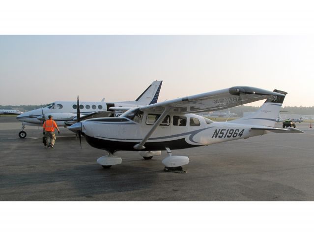 Cessna 206 Stationair (N51964) - G1000 equipped.