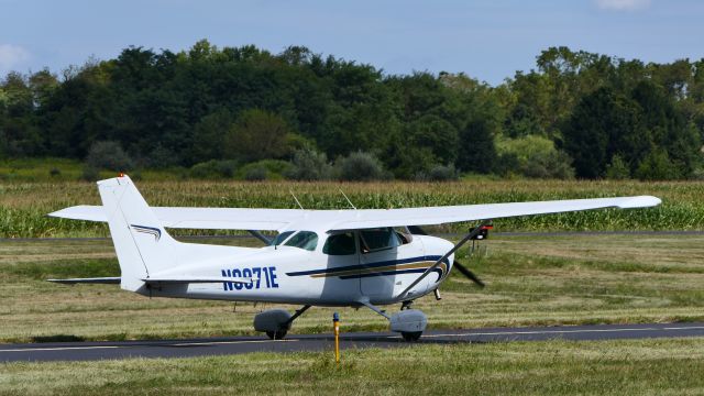 Cessna Skyhawk (N9071E)