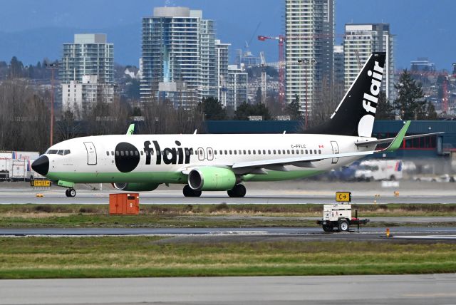 Boeing 737-800 (C-FFLC)