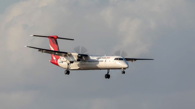 de Havilland Dash 8-400 (VH-QOH)