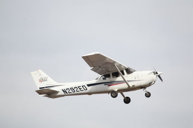 Cessna Skyhawk (N292ED)