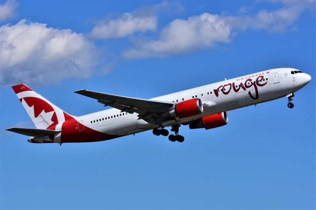 BOEING 767-300 (C-FJZK) - Air Canada Rouge Boeing 767-3Q8(ER) departing YYC on Aug 18.