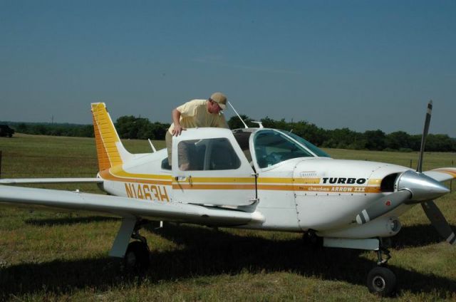 Piper Cherokee Arrow (N1463H)