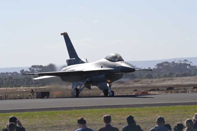 Lockheed F-16 Fighting Falcon —