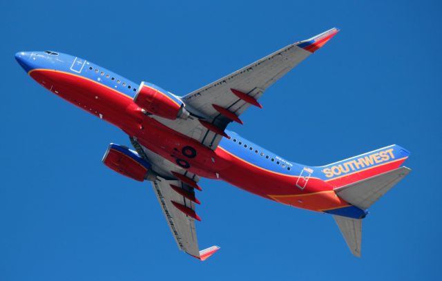 Boeing 737-700 (N941WN) - Departure NE off 30L to KBUR,  05-30-2016