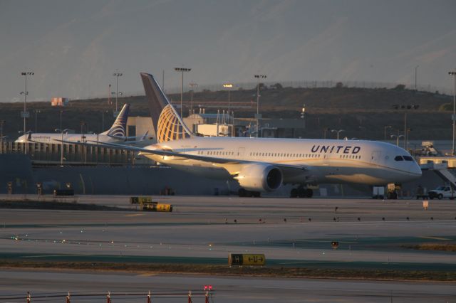 Boeing 787-8 (N26906)