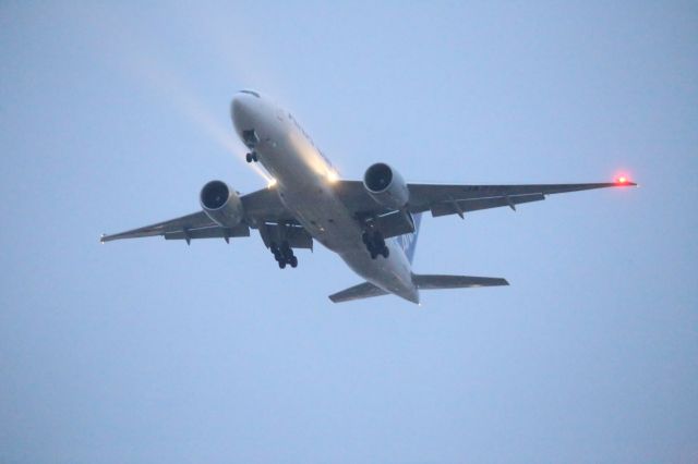 BOEING 777-200LR (JA772F)