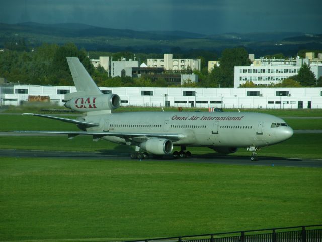 McDonnell Douglas DC-10 (N612AX) - N612AX DC 10 ON DELTA 1 TAXING TO THE BUILDING ON 25-09-10