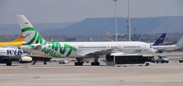 Boeing 757-200 (EC-LHL)