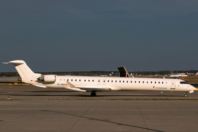BOMBARDIER Regional Jet CRJ-1000 (EC-MQQ)