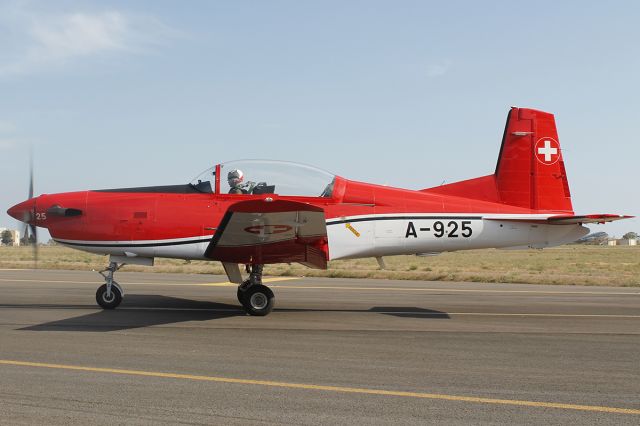 HAWKER DE HAVILLAND PC-9 (A925)