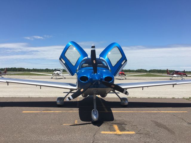 Cirrus SR-22 (N212LC)