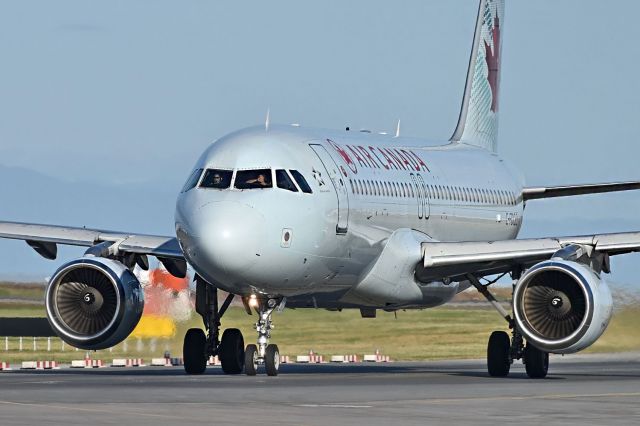 Airbus A320 (C-FDQQ)