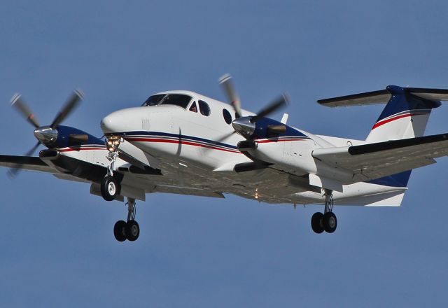 Beechcraft Super King Air 350 (N506MV) - Landing at the LAX.