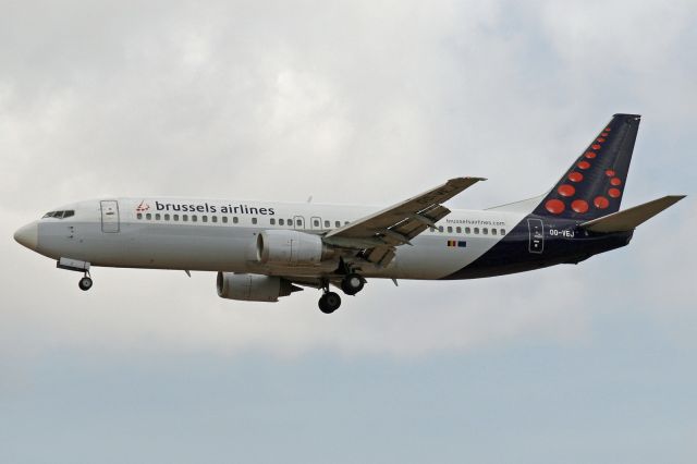 BOEING 737-400 (OO-VEJ)