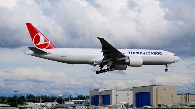 Boeing 777-200 (TC-LJN) - BOE233 on final to Rwy 16R to complete a B1 flight on 9.14.18. (ln 1573 / cn 65742).