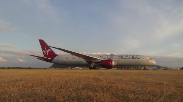 Boeing 787-9 Dreamliner (G-VYUM)