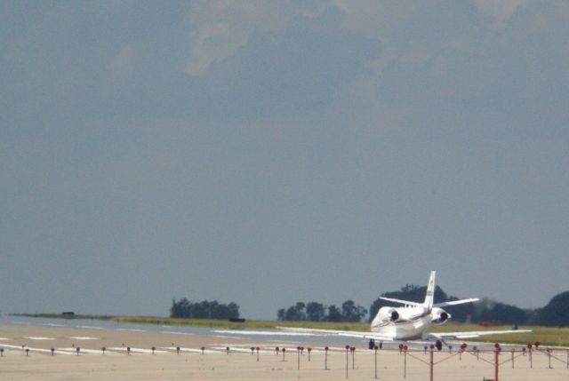 Cessna Citation Excel/XLS — - Jetlink 106 lines up to take off for Dulles.