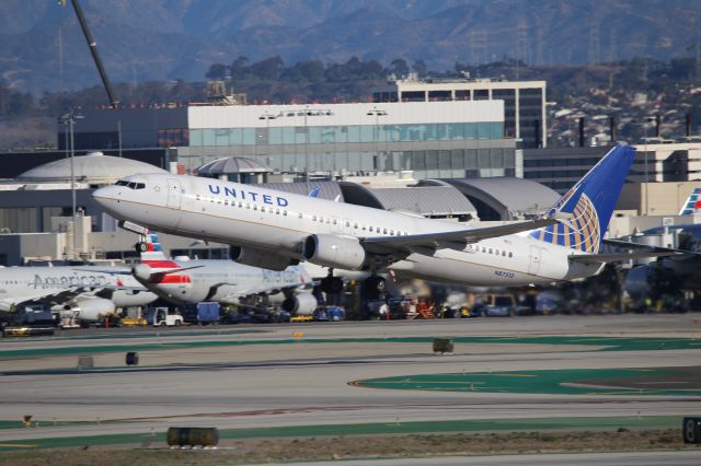 Boeing 737-800 (N87513)