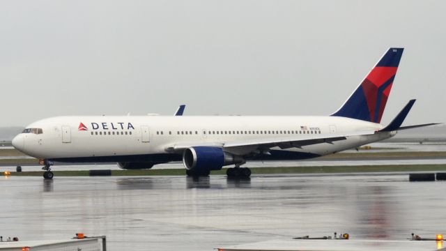 BOEING 767-300 (N155DL) - 4/15/19