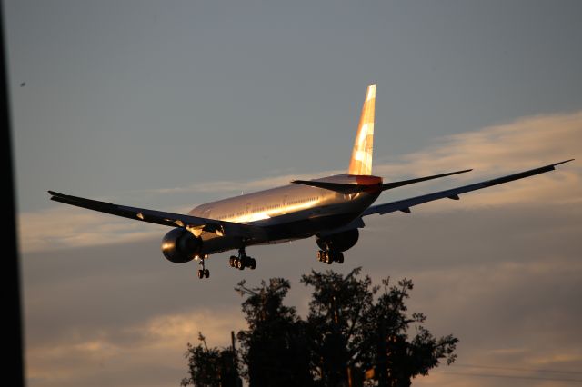 BOEING 777-300ER (G-STBH)