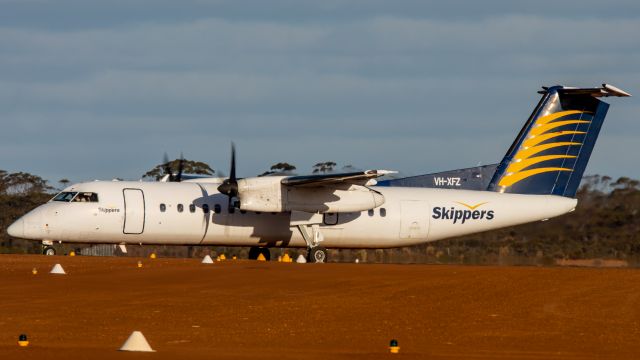 de Havilland Dash 8-300 (VH-XFZ)