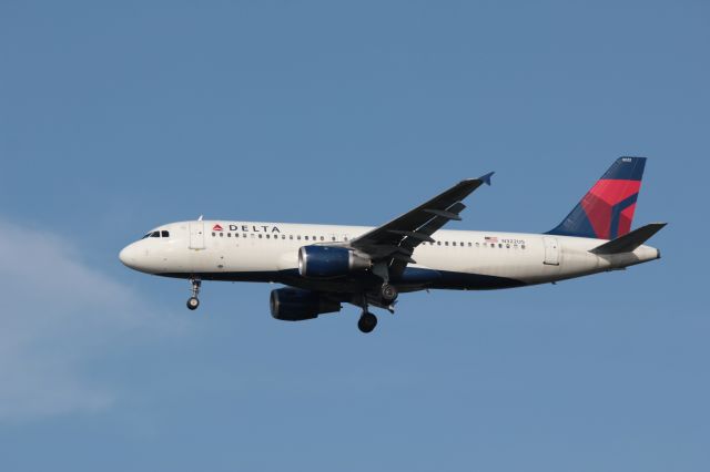 Airbus A320 (N322US) - Delta Airlines, N322US, Airbus A320-211, msn 3222, Photo by John A. Miller, a rel=nofollow href=http://www.PhotoEnrichments.comwww.PhotoEnrichments.com/a