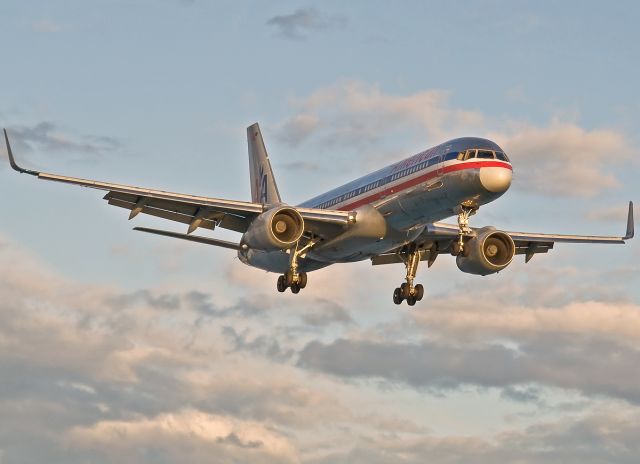 Boeing 757-200 (N619AA) - RWY 27 Approach 