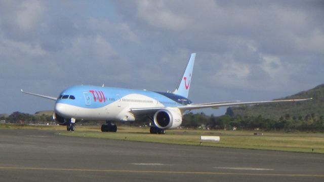 Boeing 787-9 Dreamliner (G-TUIM)