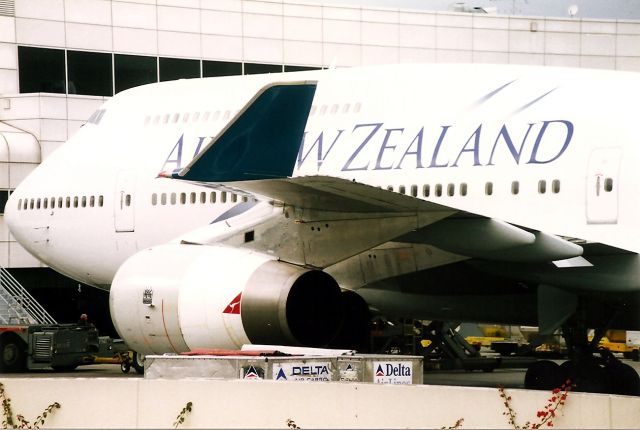 Boeing 747-400 (ZK-NBU) - KLAX- QANTAS sticker on a ANZ Rolls Royce engine 11-1998.