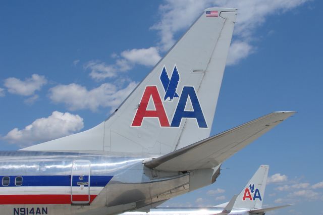 Boeing 737-800 (N914AN)