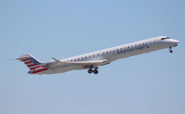 Canadair Regional Jet CRJ-900 (N248LR)