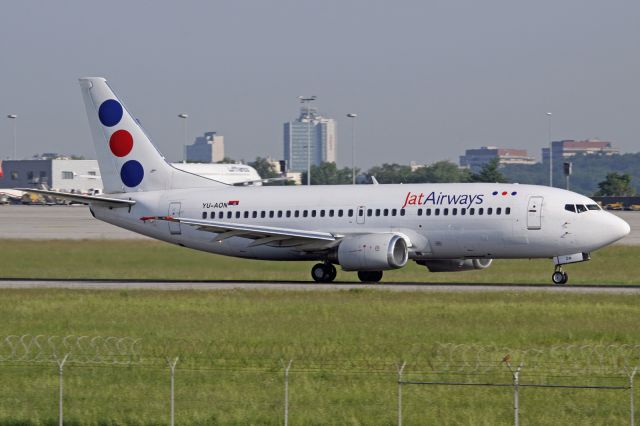 BOEING 737-300 (YU-AON)