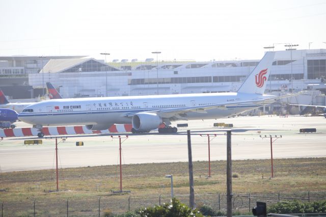 BOEING 777-300ER (B-1429)