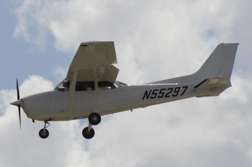Cessna Skyhawk (N55297)