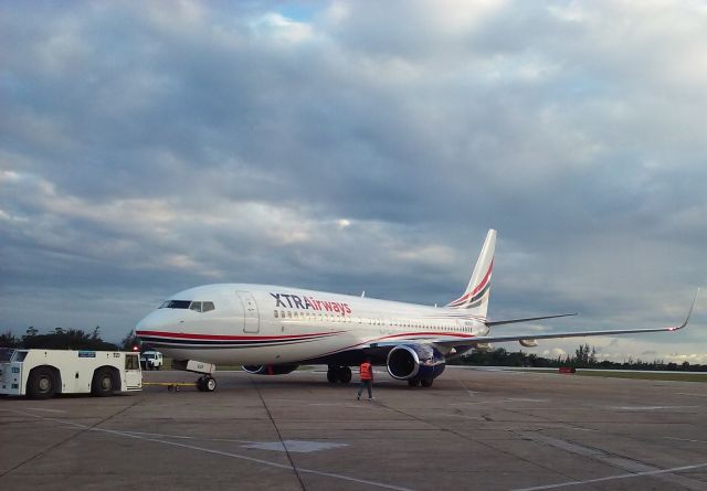 Boeing 737-700 (N265XA)