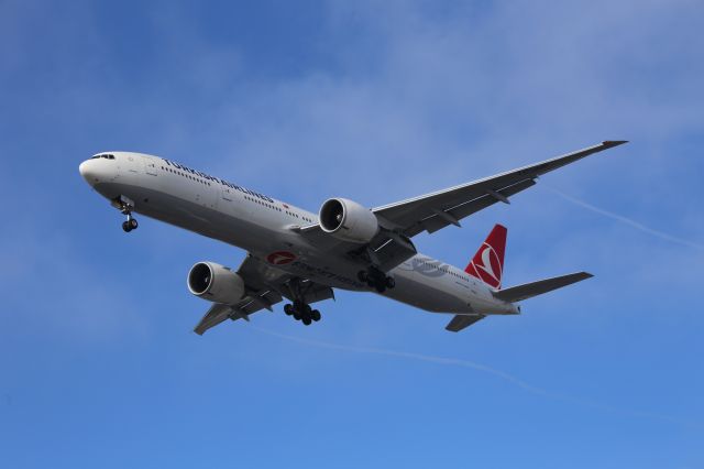 BOEING 777-300ER (TC-JJP)