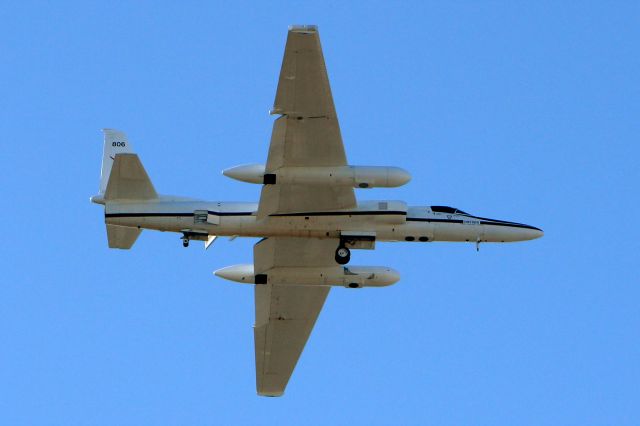 Lockheed ER-2 (N806NA) - Fly-by of NASA806 ER-2 at Moffett Federal Airfield 1/25/2014.