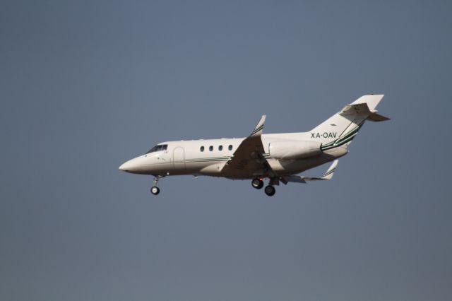 Hawker 800 (XA-AOV) - FINAL APPROACH 27 MMTJ