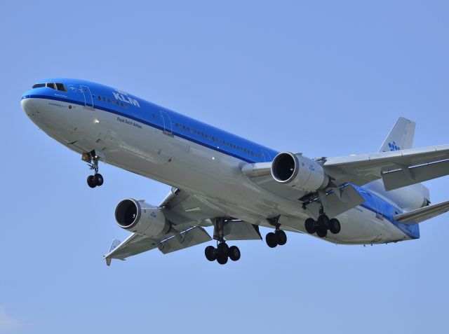 Boeing MD-11 —