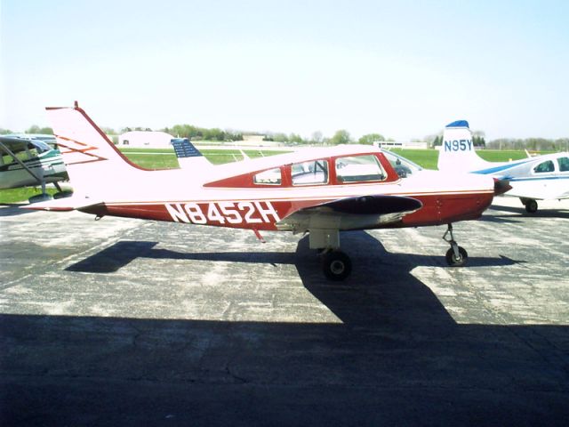 Piper Cherokee (N8452H)