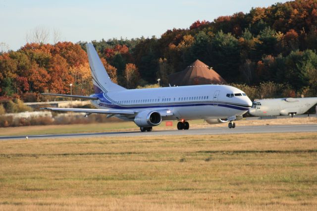 BOEING 737-400 (N737DX) - Rolling