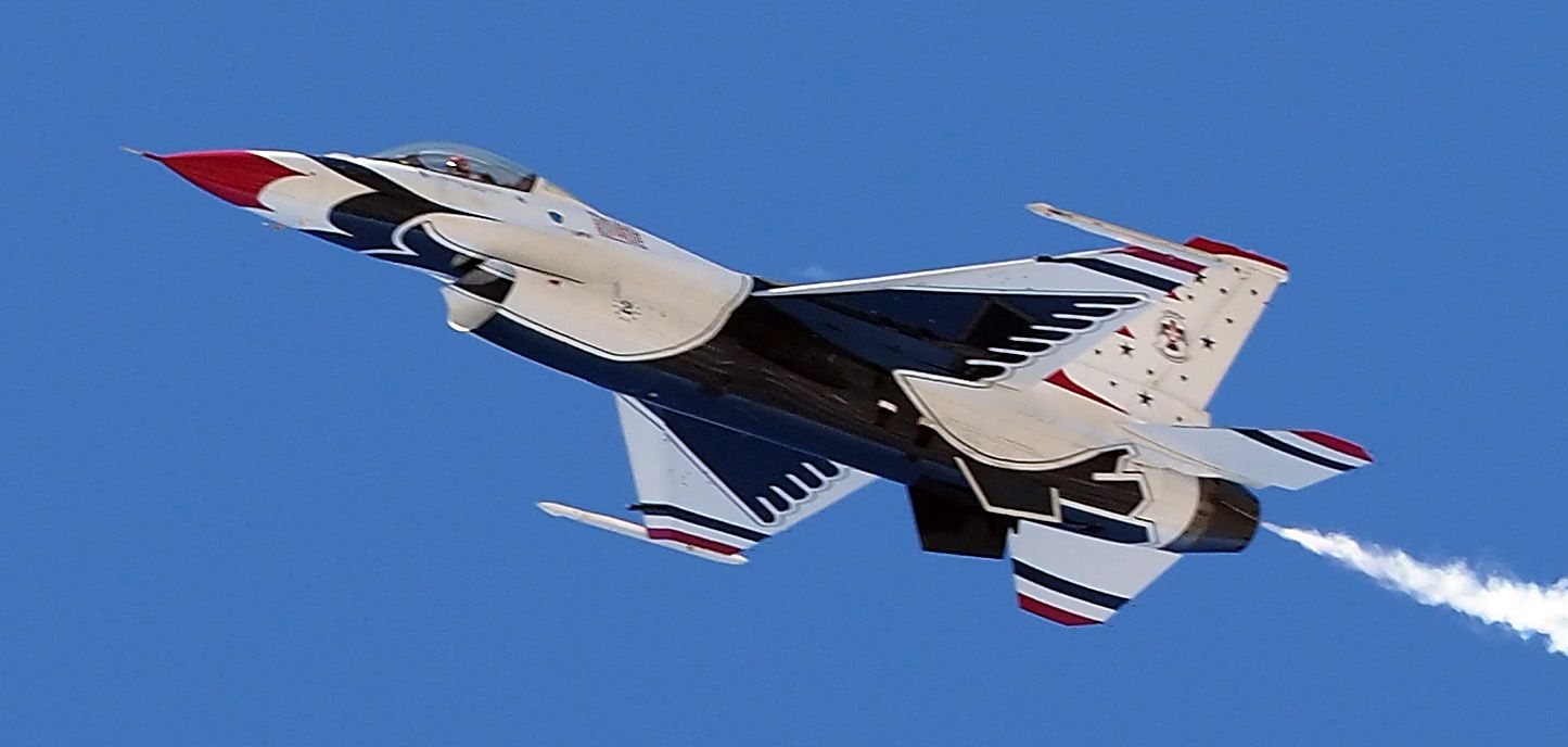 — — - USAF Thunderbird at 2017 Daytona 500